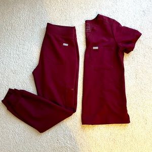 Burgundy FIGS scrubs set XS/XSP